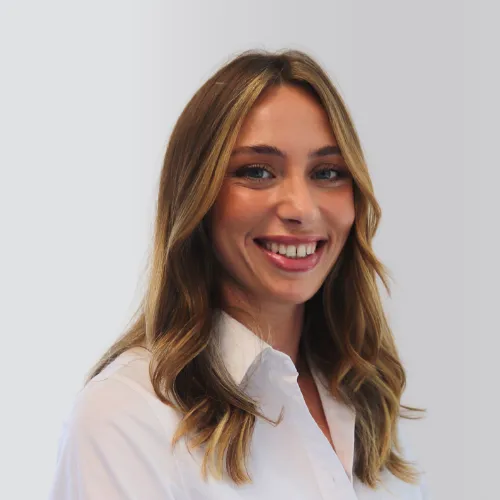 a photo of elizabeth curran, amtivo ireland client account manager