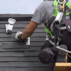 10% off introductory discount with construction worker on rigging